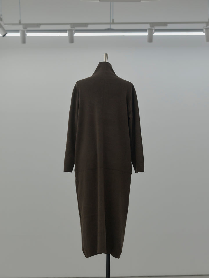 センターシームハイネックロングニットワンピース