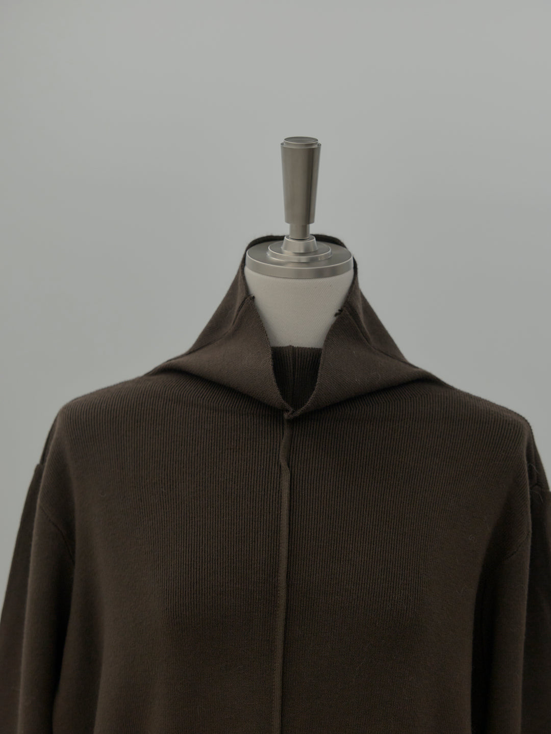 センターシームハイネックロングニットワンピース