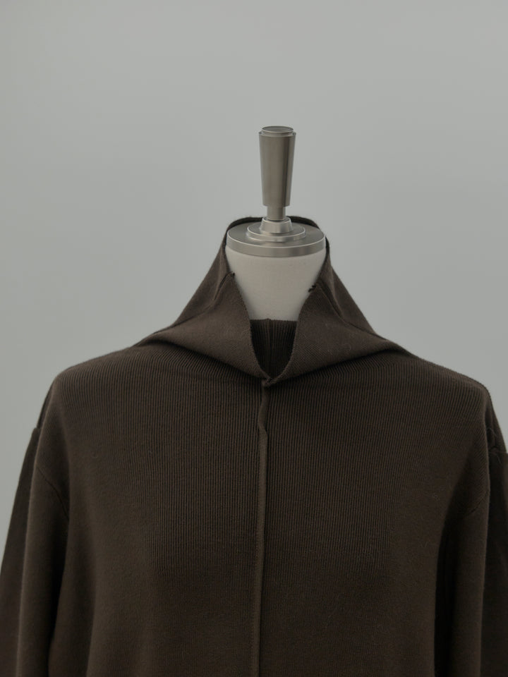 センターシームハイネックロングニットワンピース