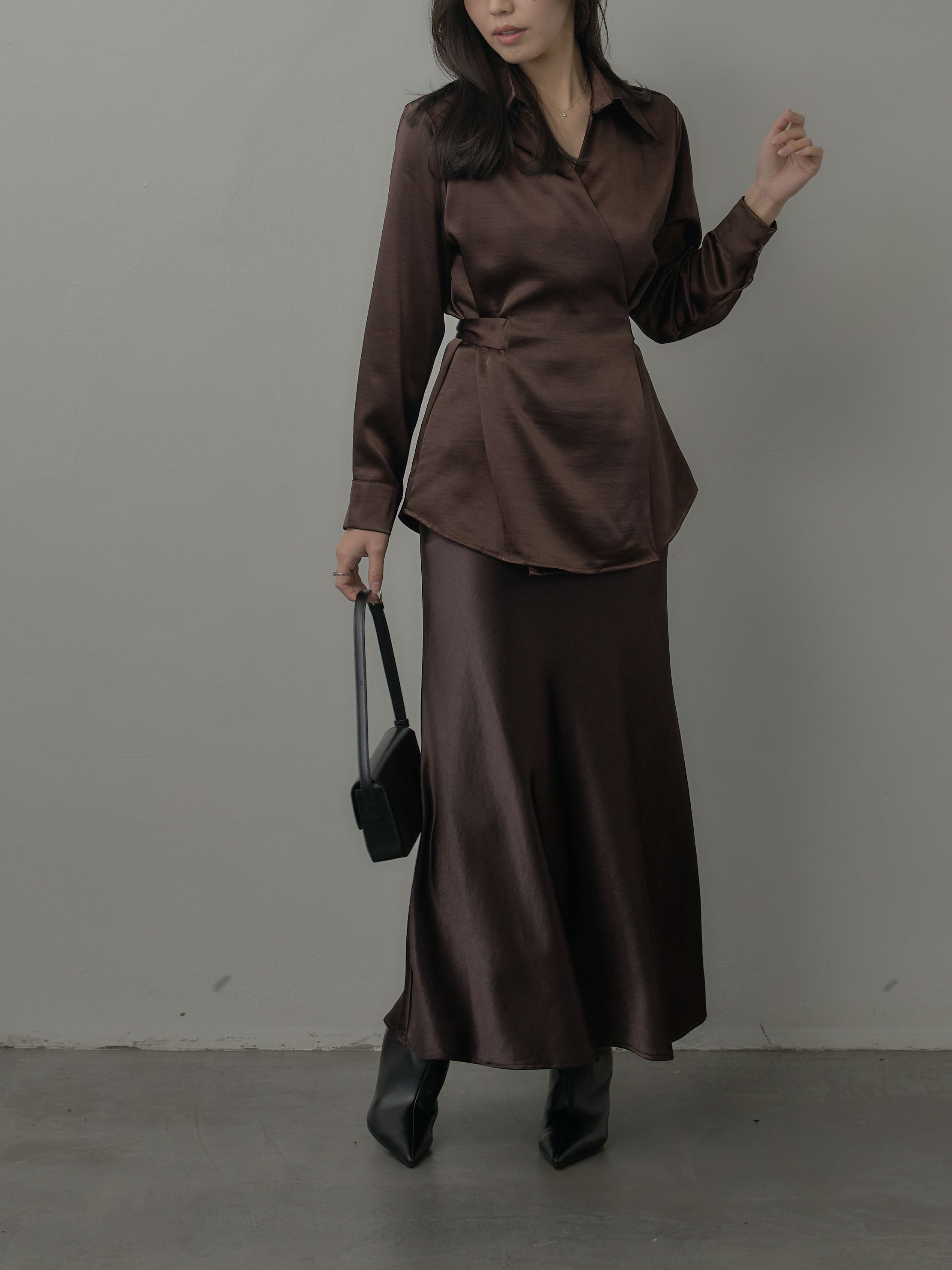 【nairo】襟付きポロトップス+ナローAラインサテンスカートM SET】襟付きポロトップス+ナローAラインサテンスカート(2set) – nairo