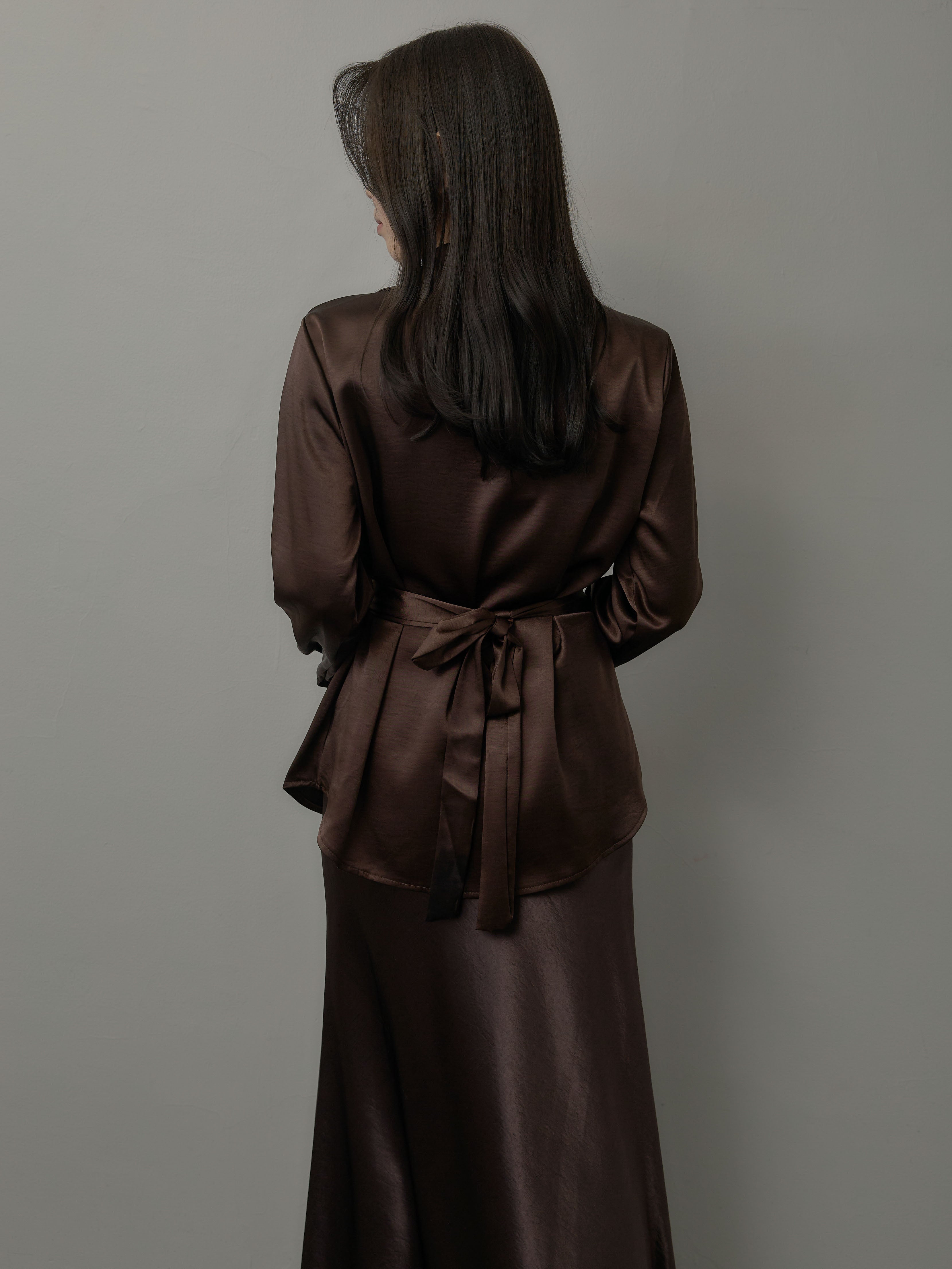 SET】ウエストベルトサテンVネックシャツ+ナローAラインサテンスカート