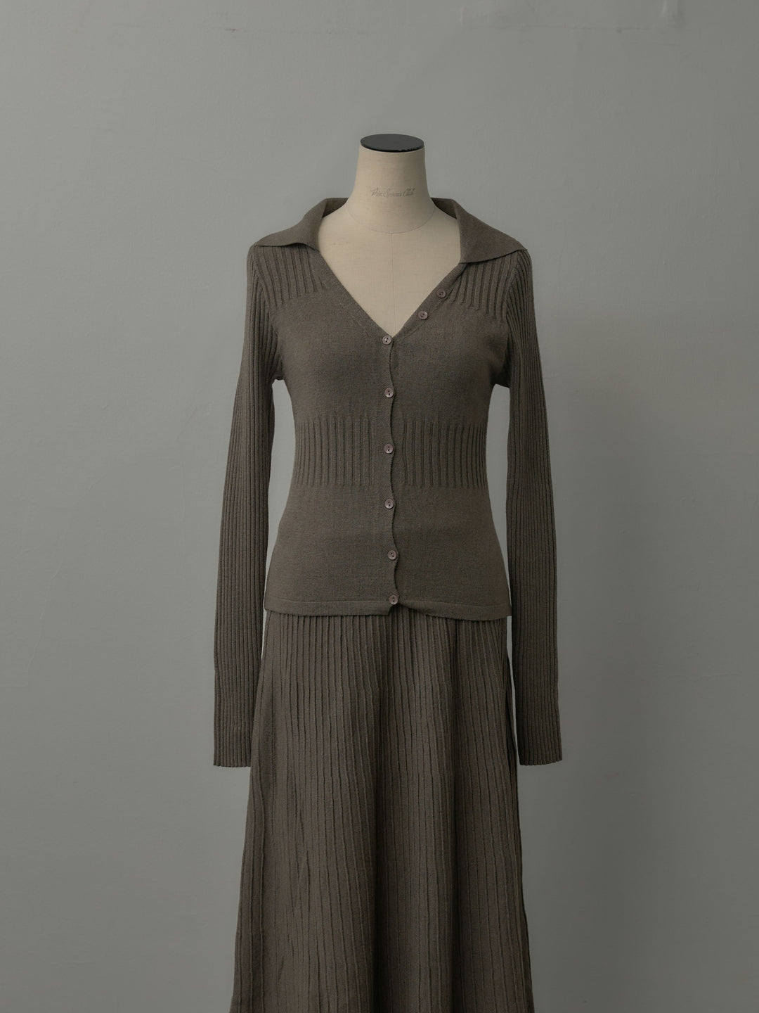 デザインリブポロ襟ニットトップス&ロングスカートSET UP