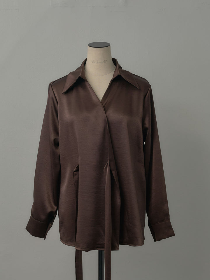 ウエストベルトサテンVネックシャツ