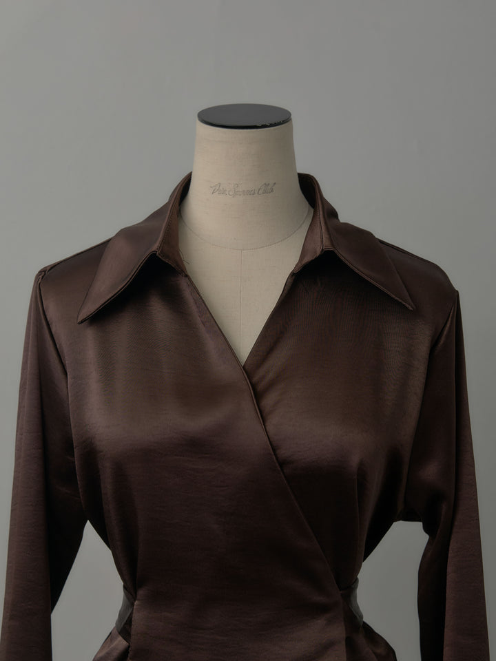 ウエストベルトサテンVネックシャツ