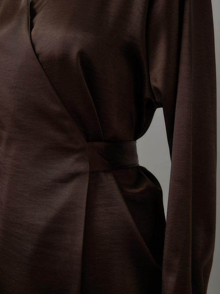 ウエストベルトサテンVネックシャツ