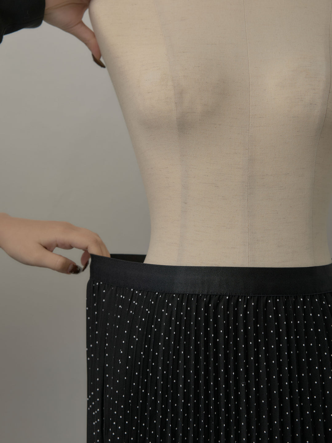 ドットプリーツスカート
