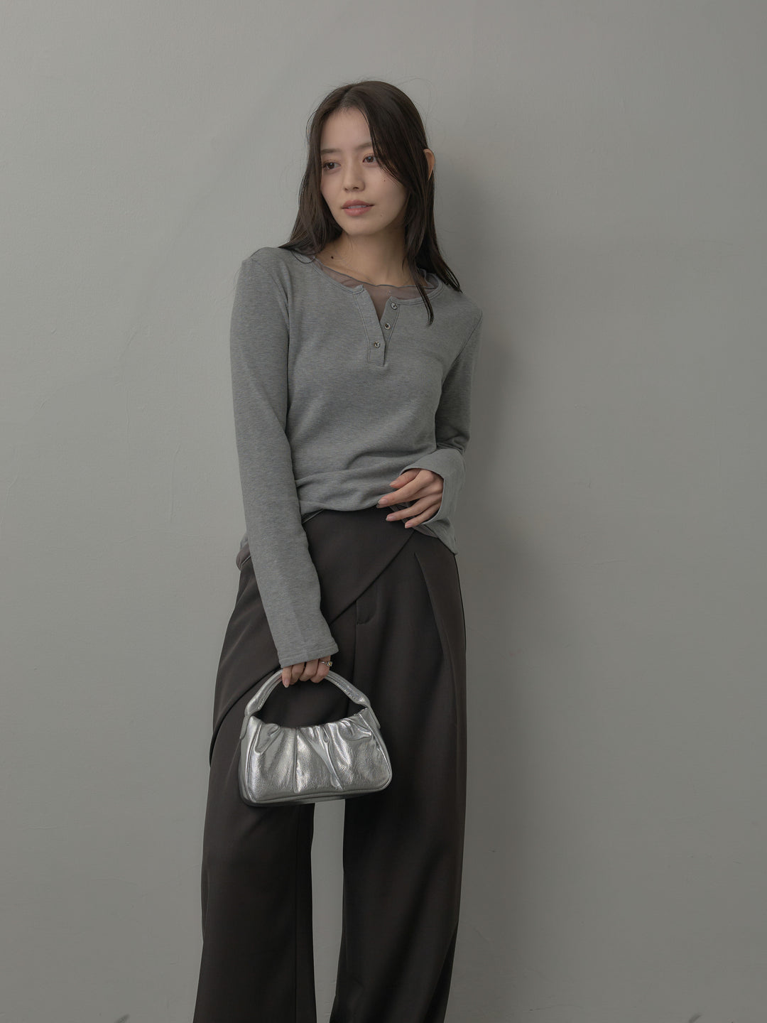 【SET】ミックスヤーンオーバーニットカーディガン+シアーレイヤードヘンリーネックトップス(2set)