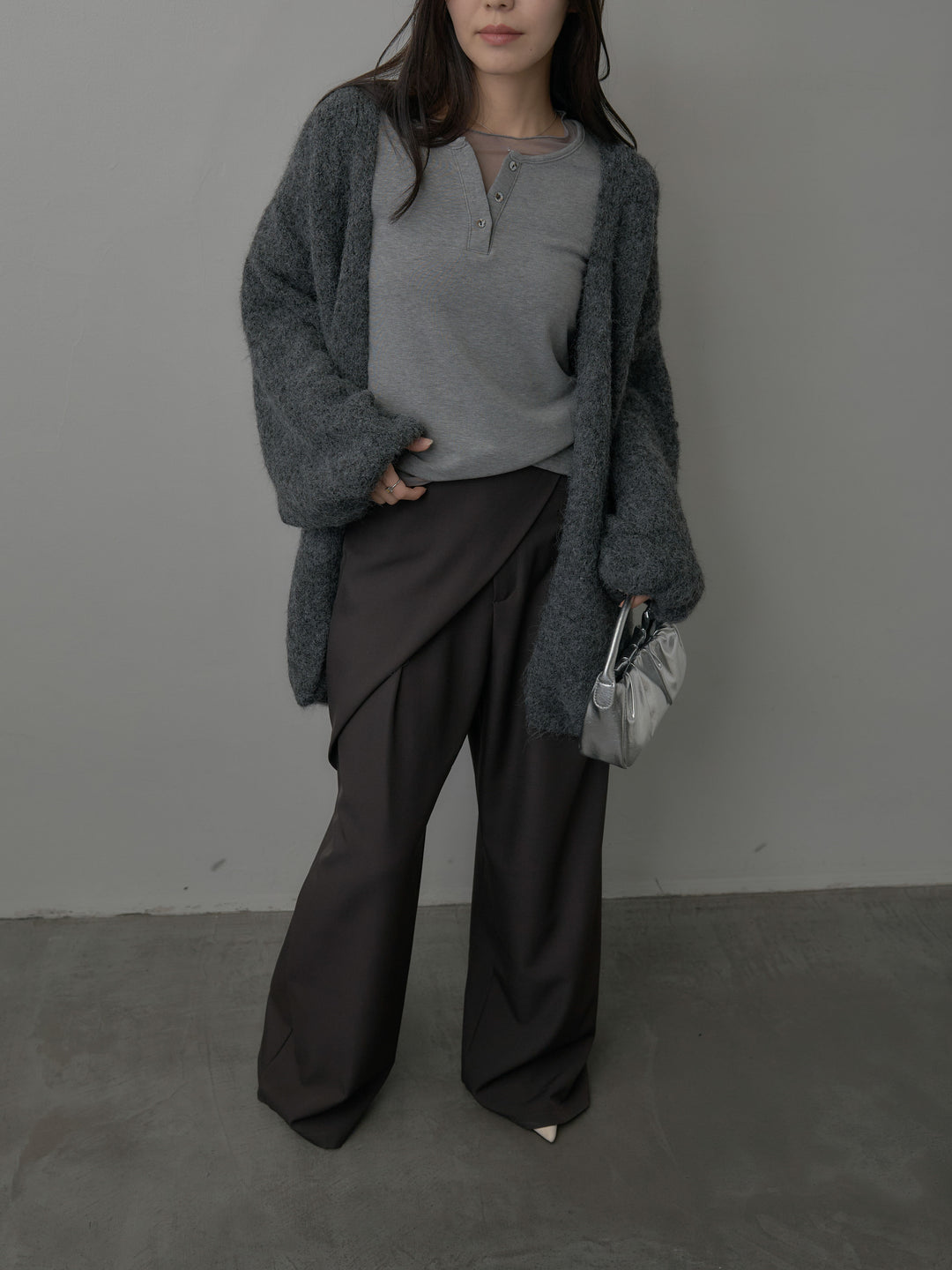 【SET】ミックスヤーンオーバーニットカーディガン+シアーレイヤードヘンリーネックトップス(2set)