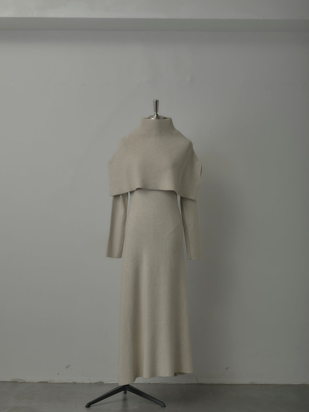 ケープ付きリブニットロングワンピース