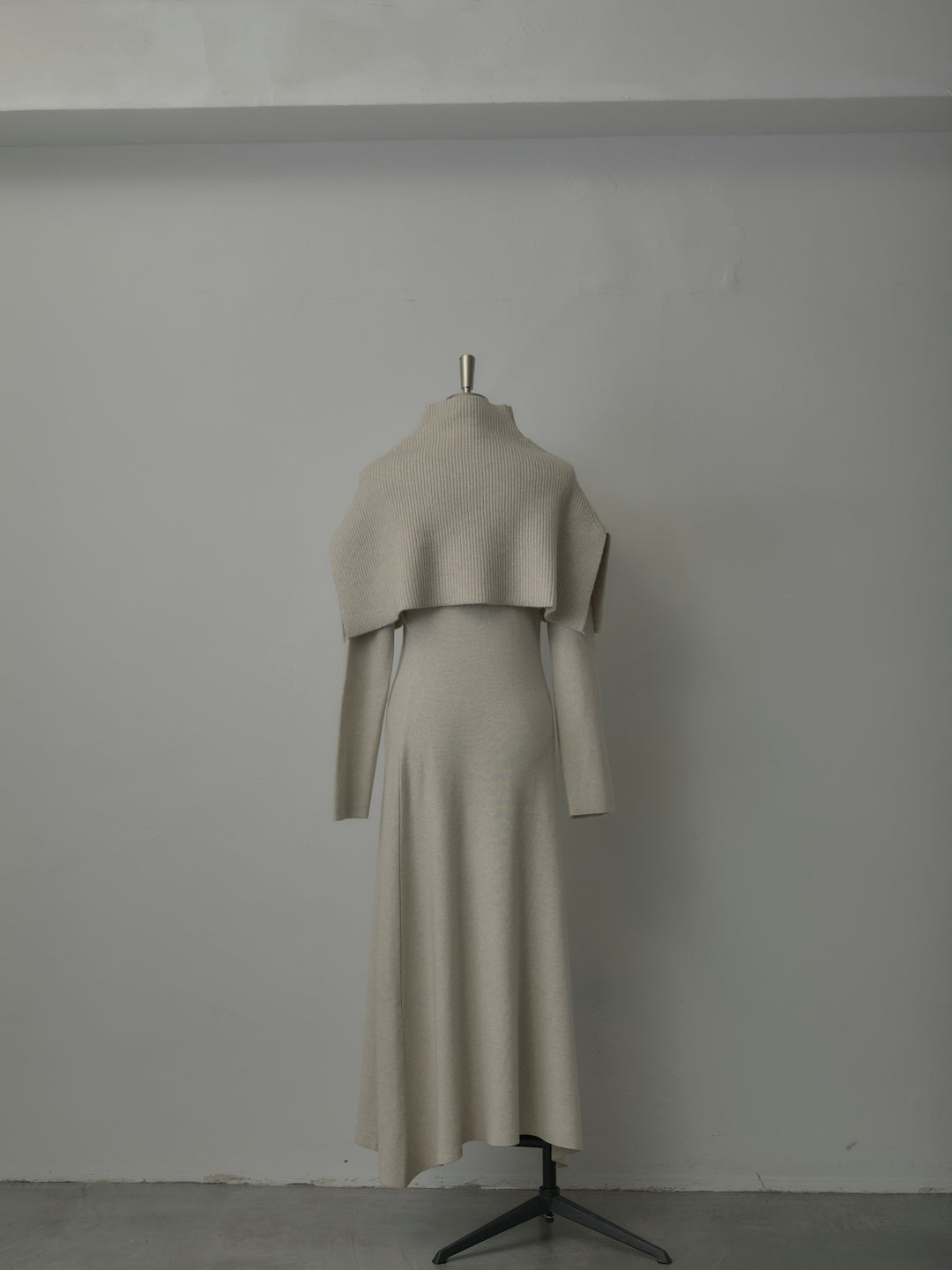 ケープ付きリブニットロングワンピース