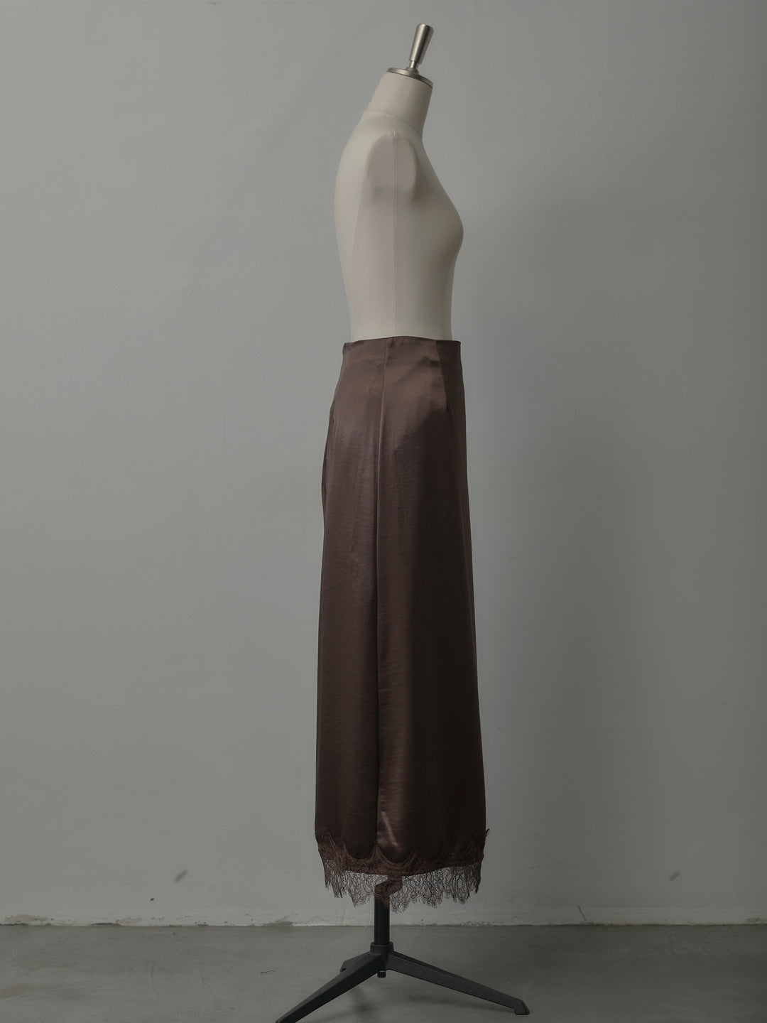 裾レースサテンスカート