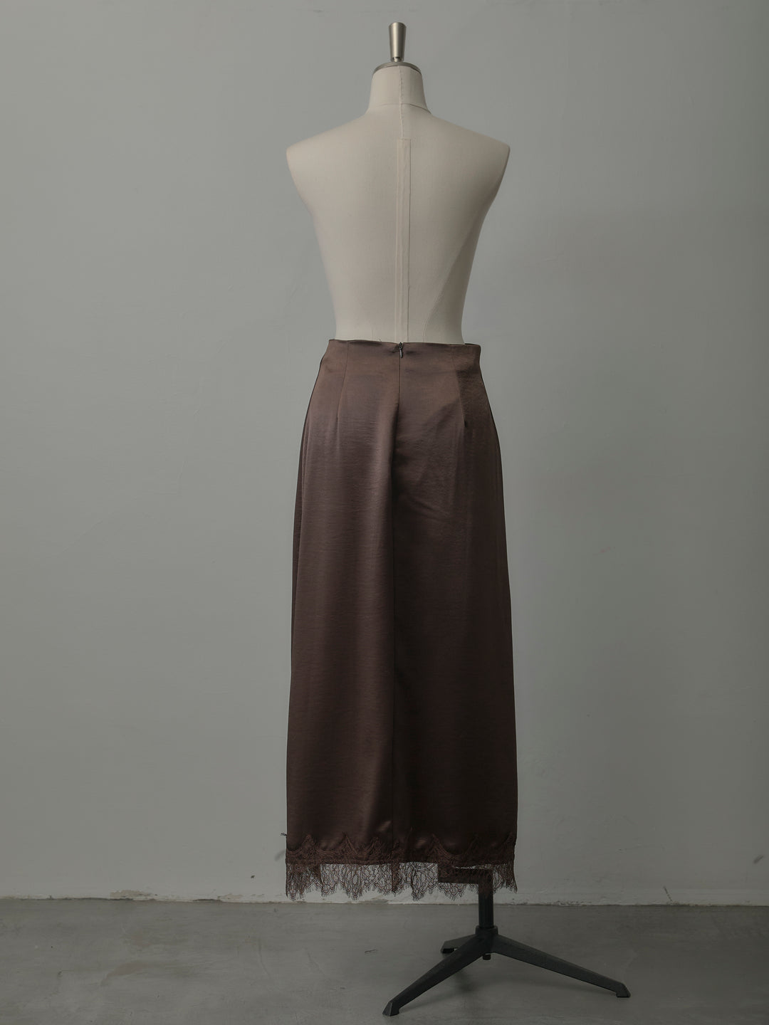 裾レースサテンスカート