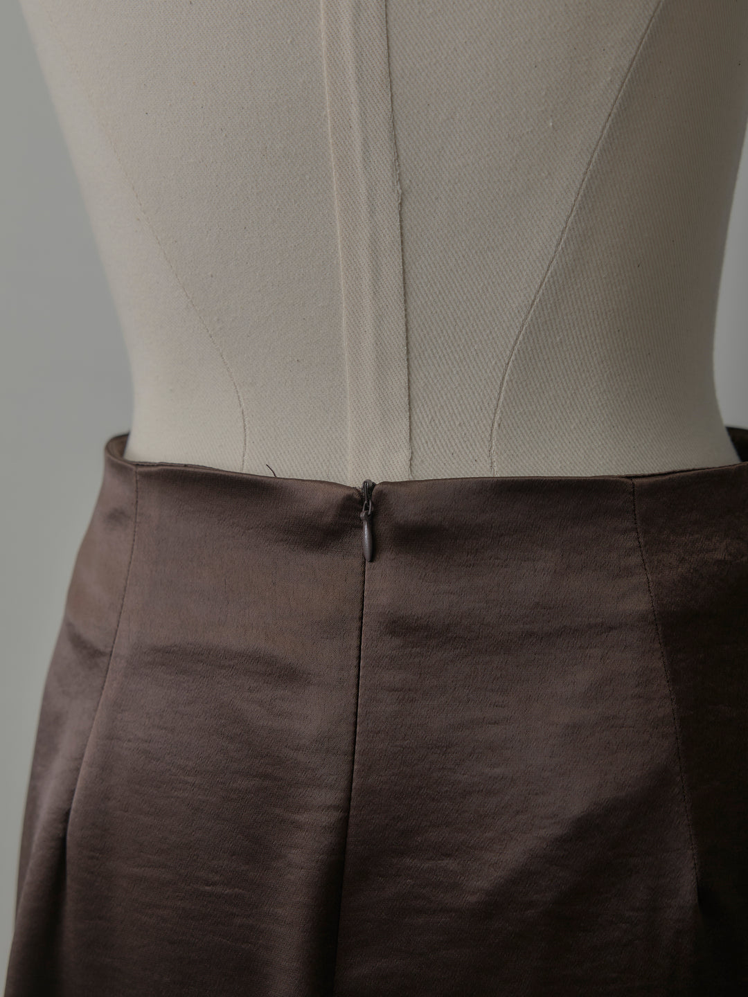 裾レースサテンスカート