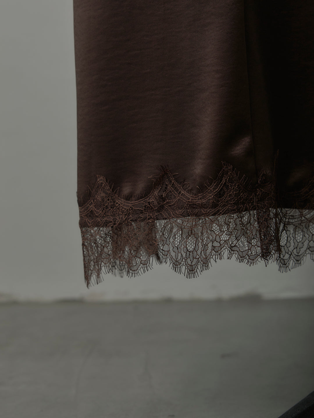 裾レースサテンスカート