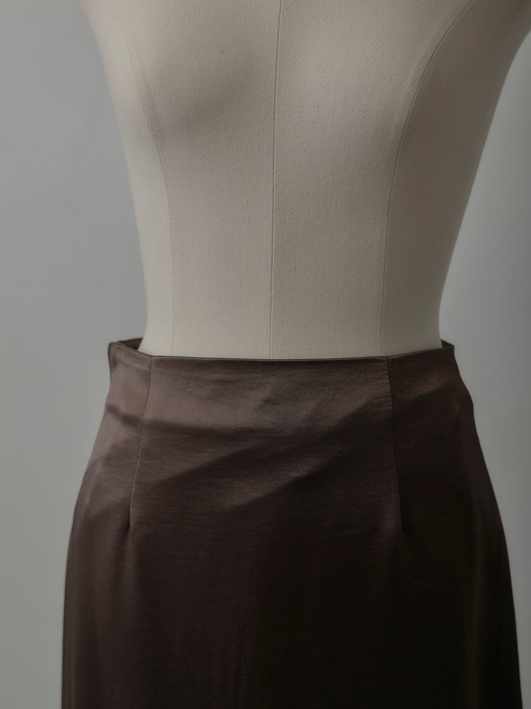 裾レースサテンスカート