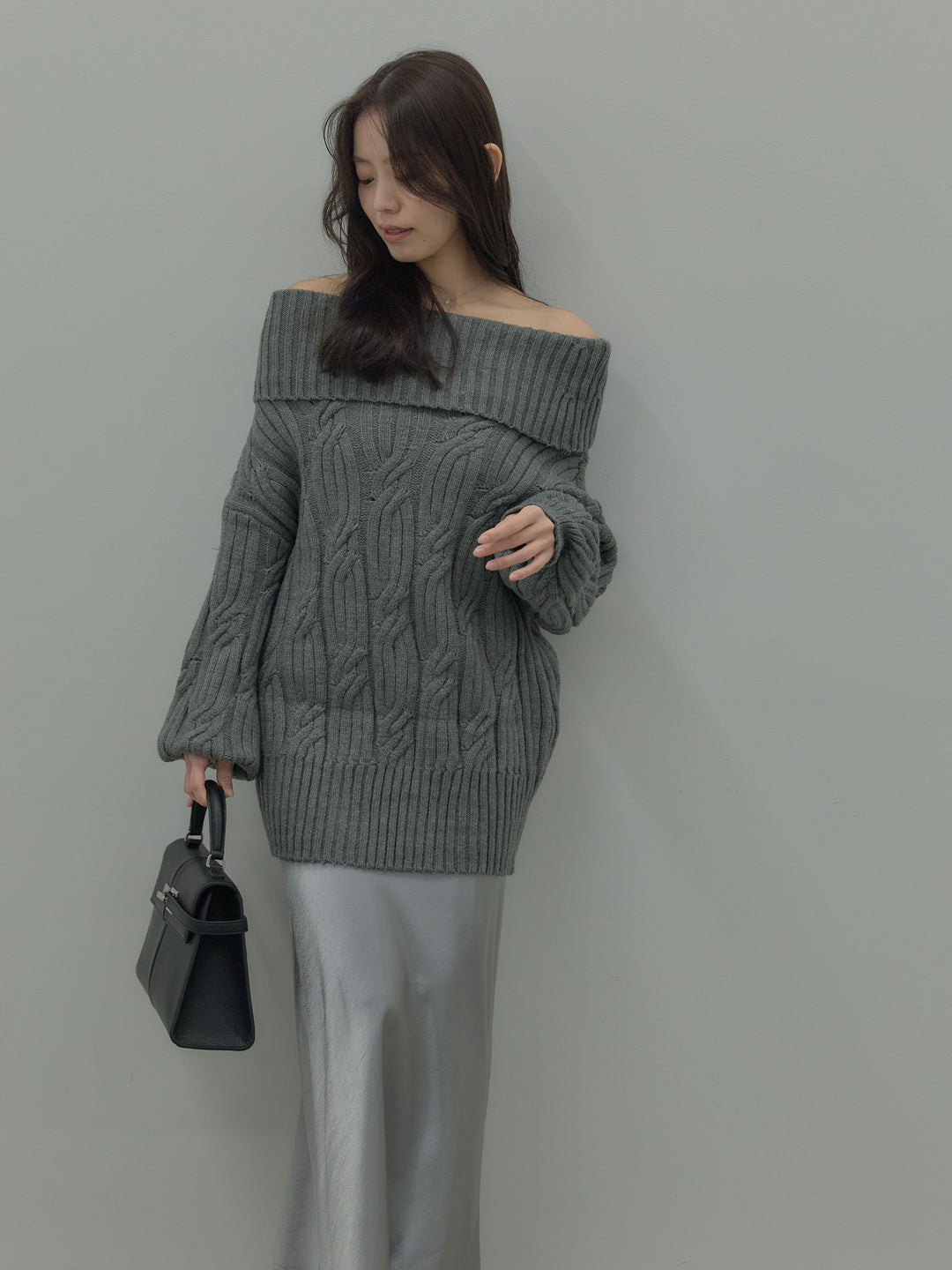 ケーブル編みルーズオフショルニットプルオーバー