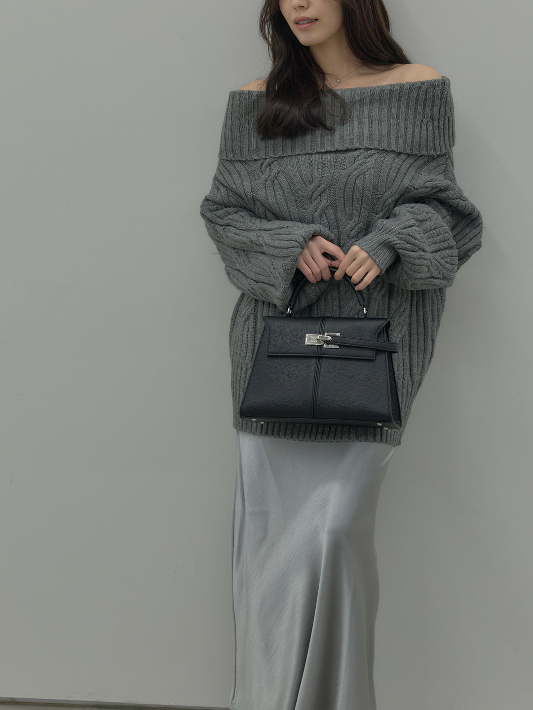 ケーブル編みルーズオフショルニットプルオーバー