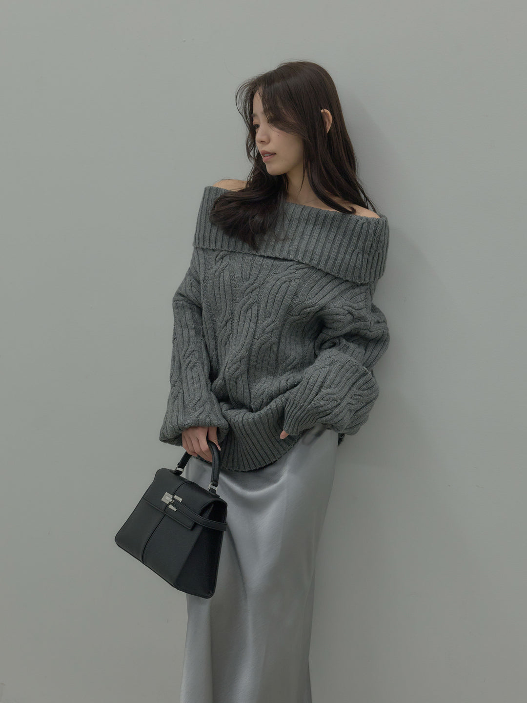 ケーブル編みルーズオフショルニットプルオーバー