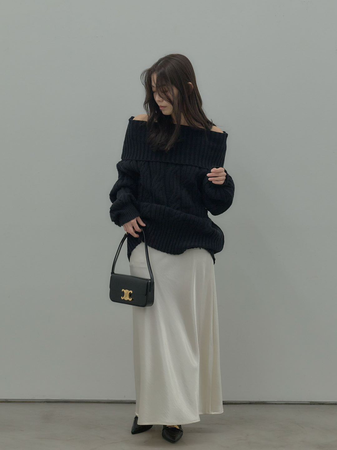 ケーブル編みルーズオフショルニットプルオーバー