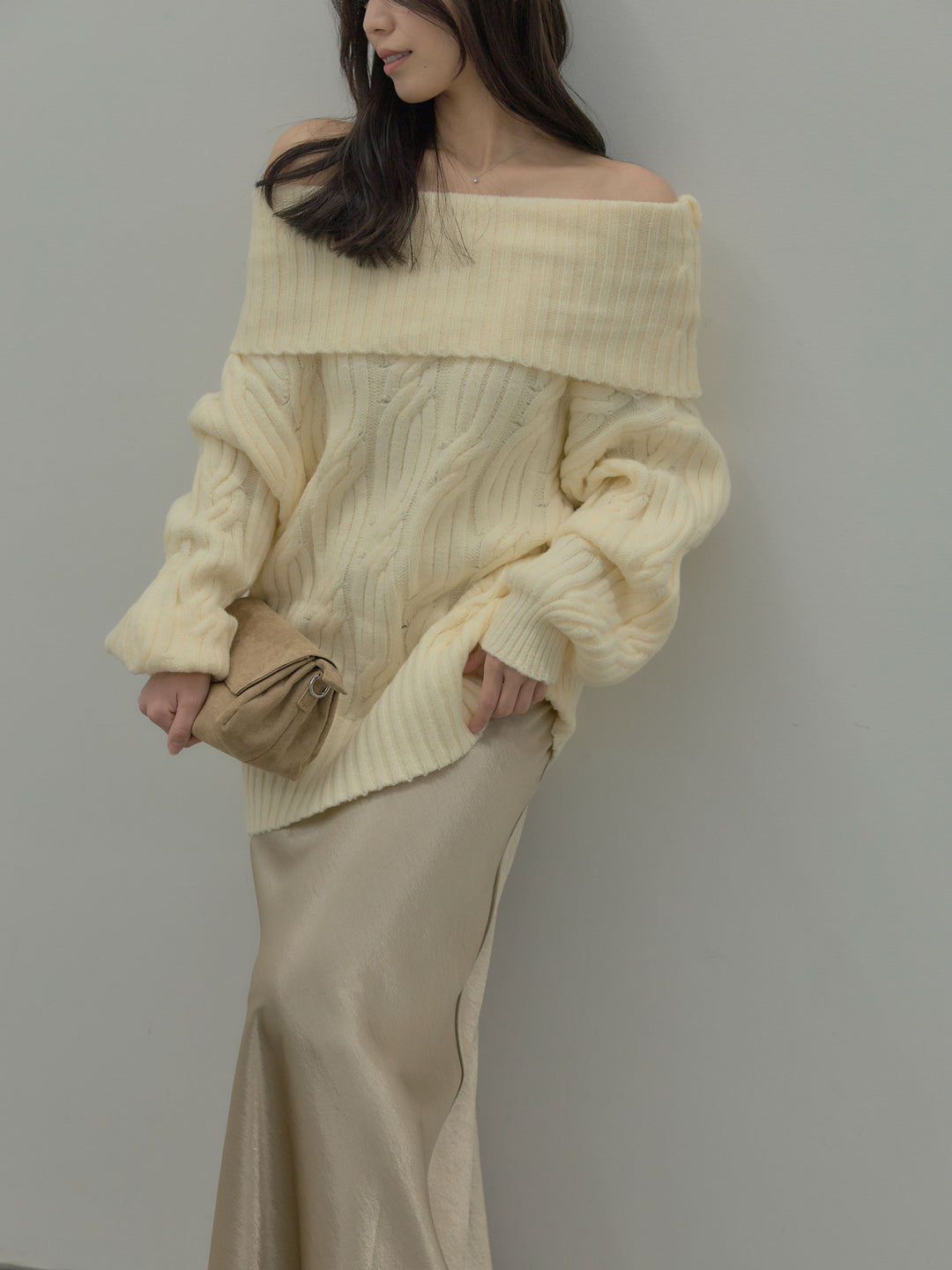 ケーブル編みルーズオフショルニットプルオーバー