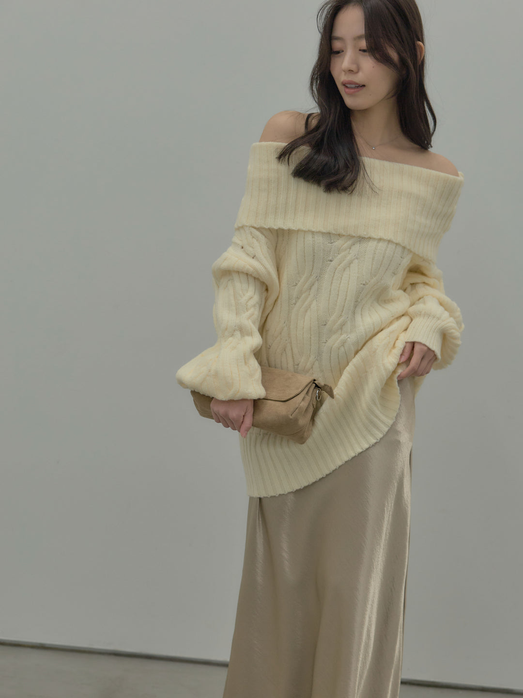 ケーブル編みルーズオフショルニットプルオーバー