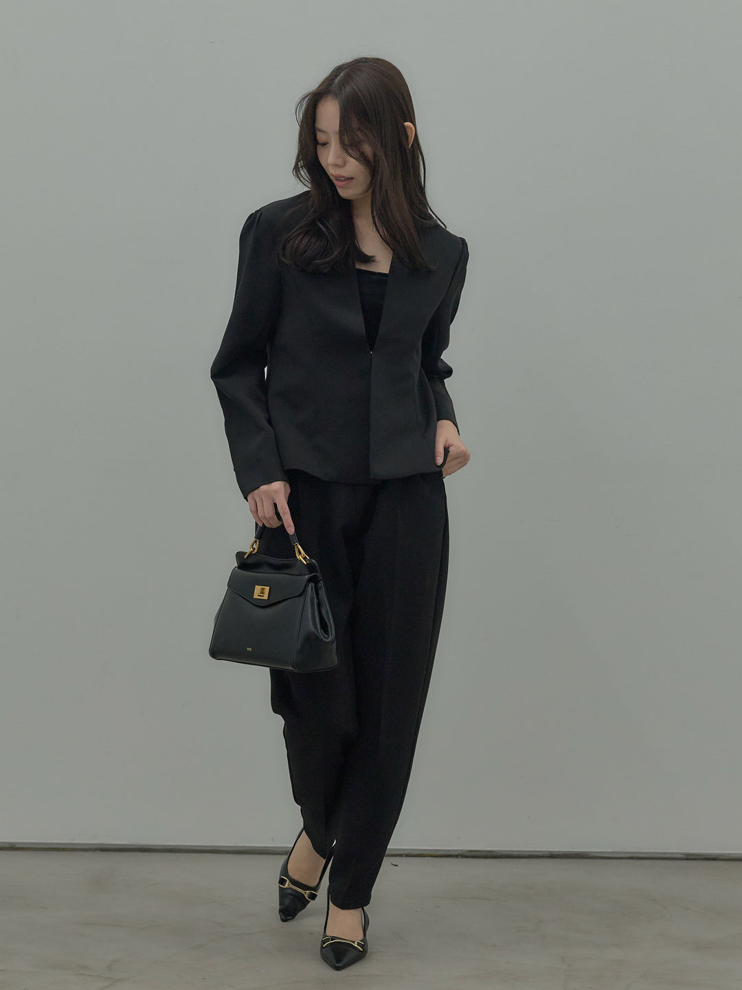 コントゥアフロントホックノーカラージャケット