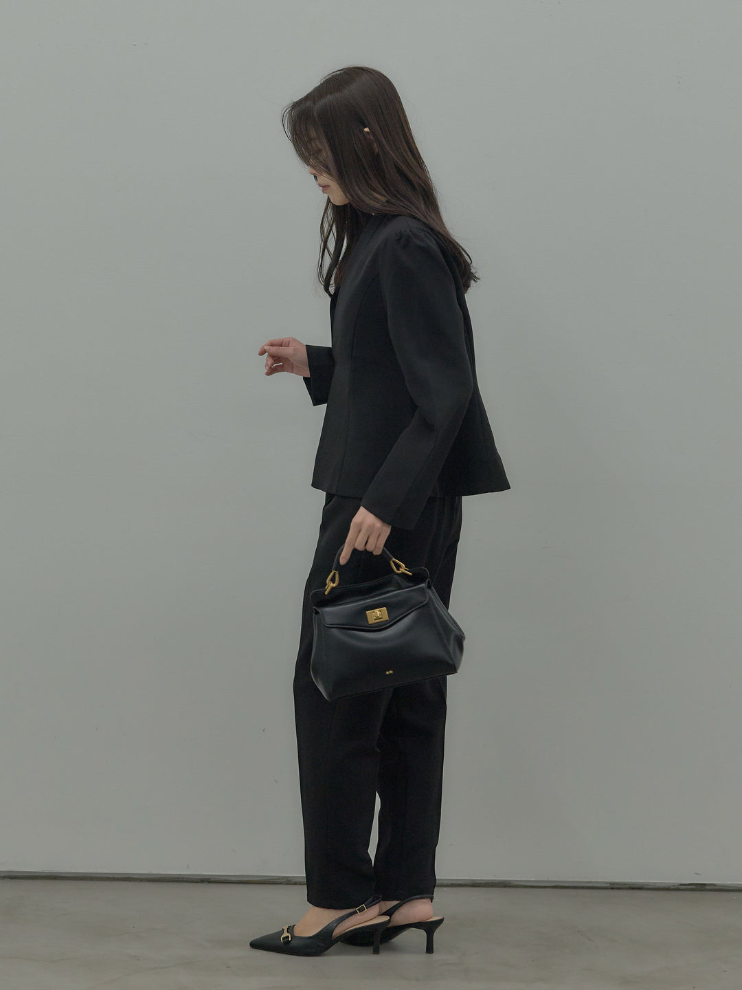 コントゥアフロントホックノーカラージャケット