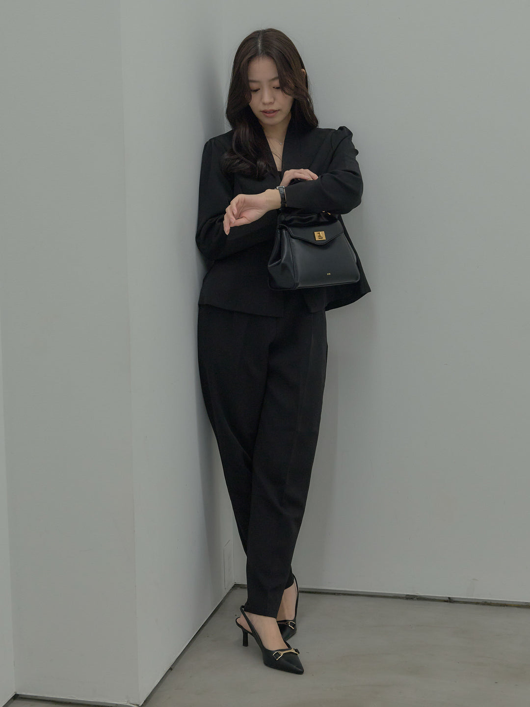 コントゥアフロントホックノーカラージャケット