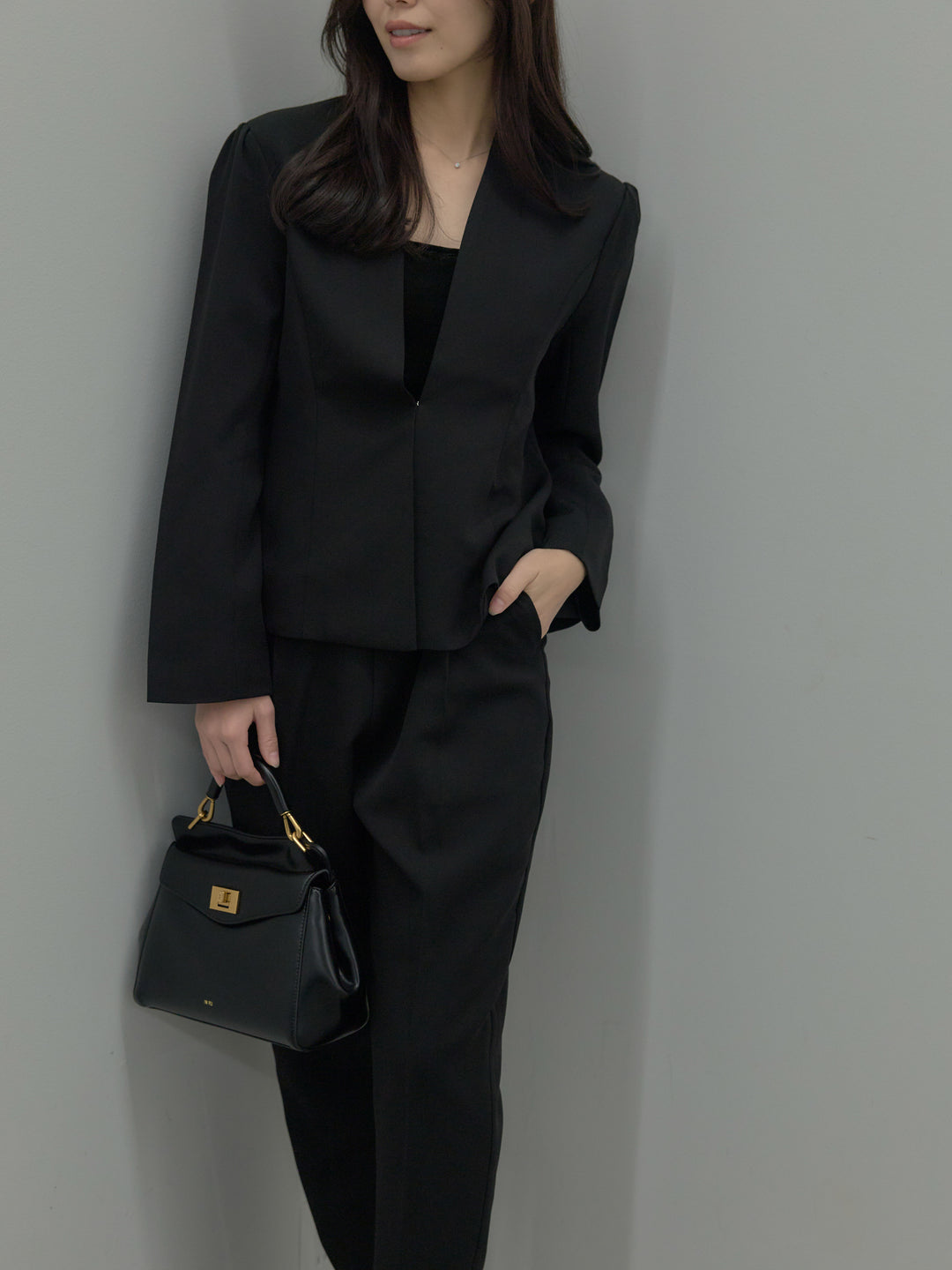 コントゥアフロントホックノーカラージャケット