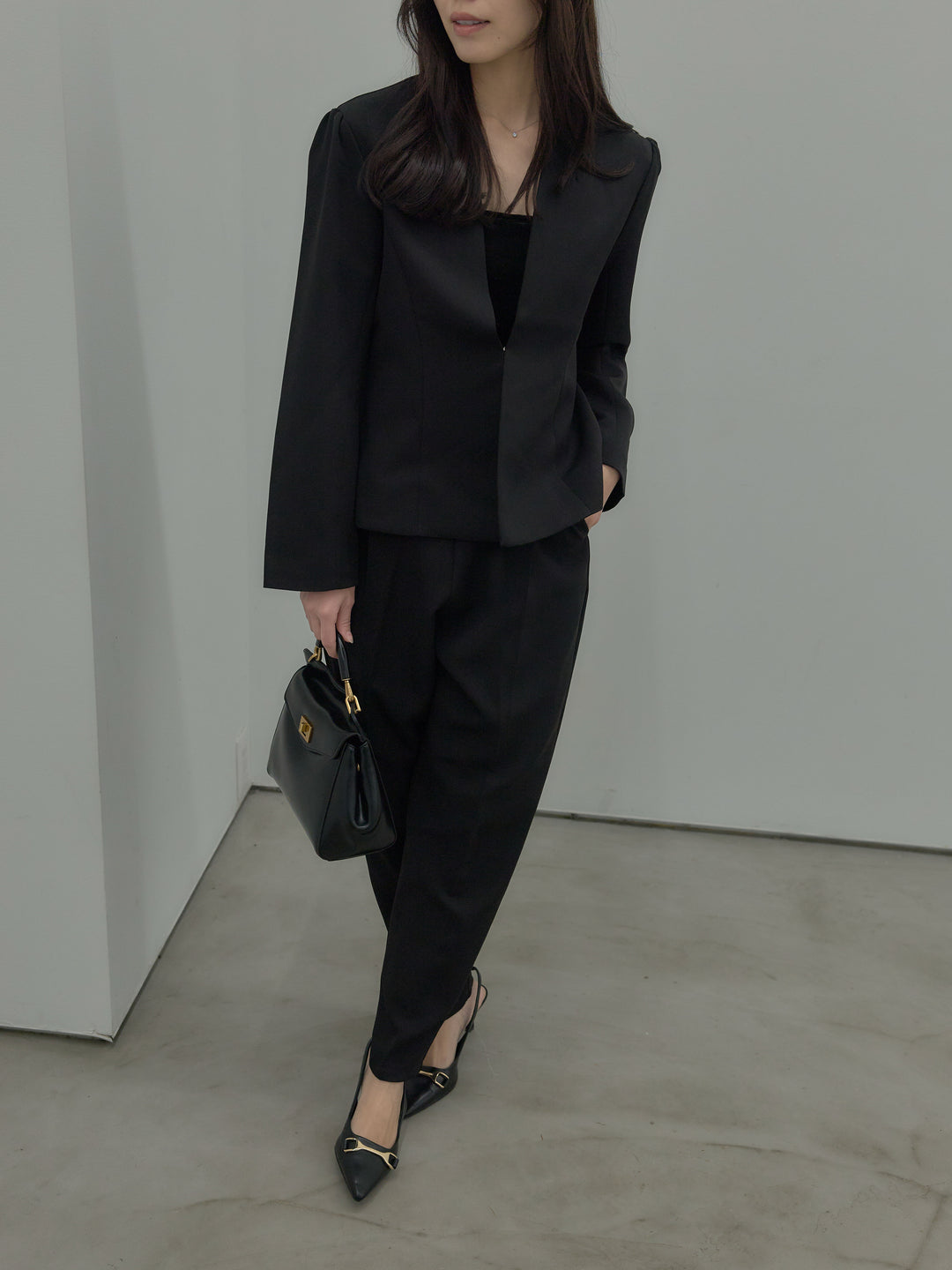 コントゥアフロントホックノーカラージャケット