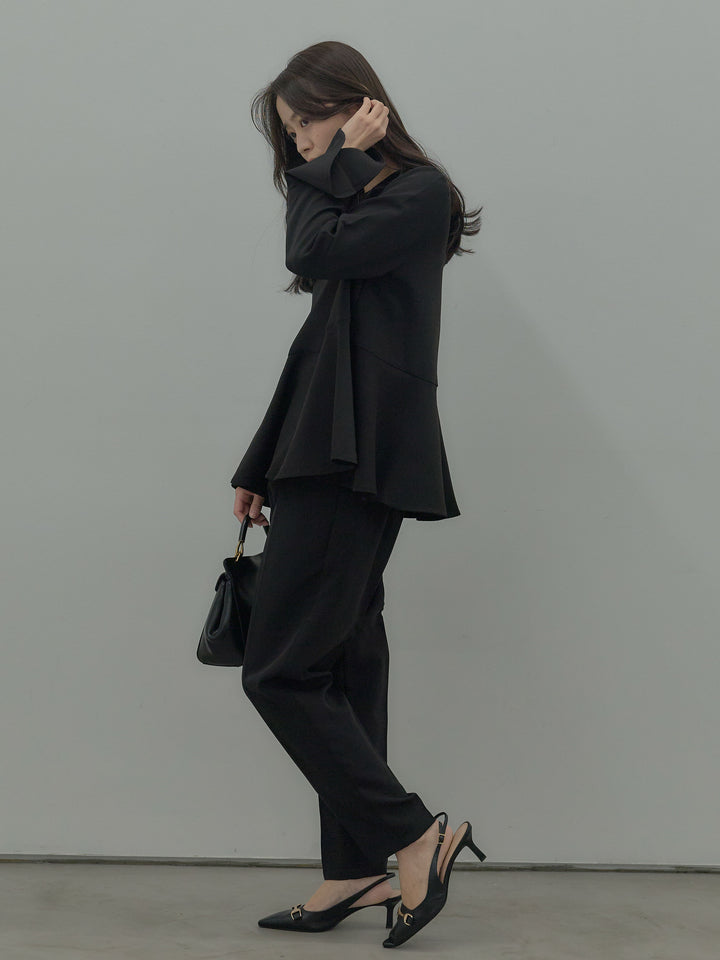 ラウンドネックベルスリーブペプラムブラウス