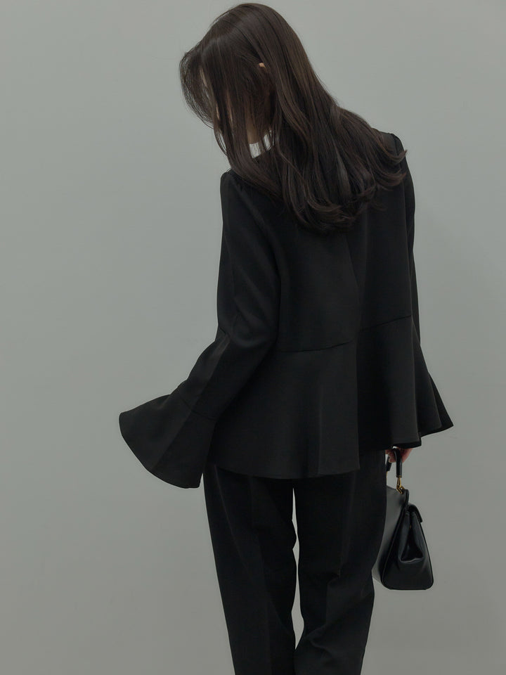 ラウンドネックベルスリーブペプラムブラウス