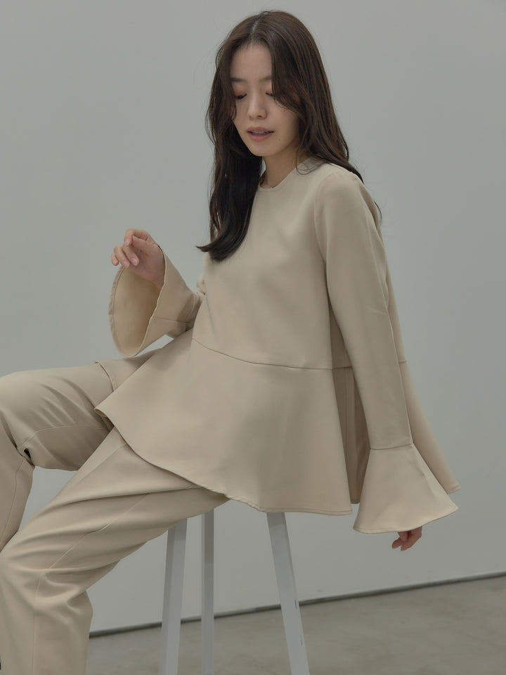 ラウンドネックベルスリーブペプラムブラウス