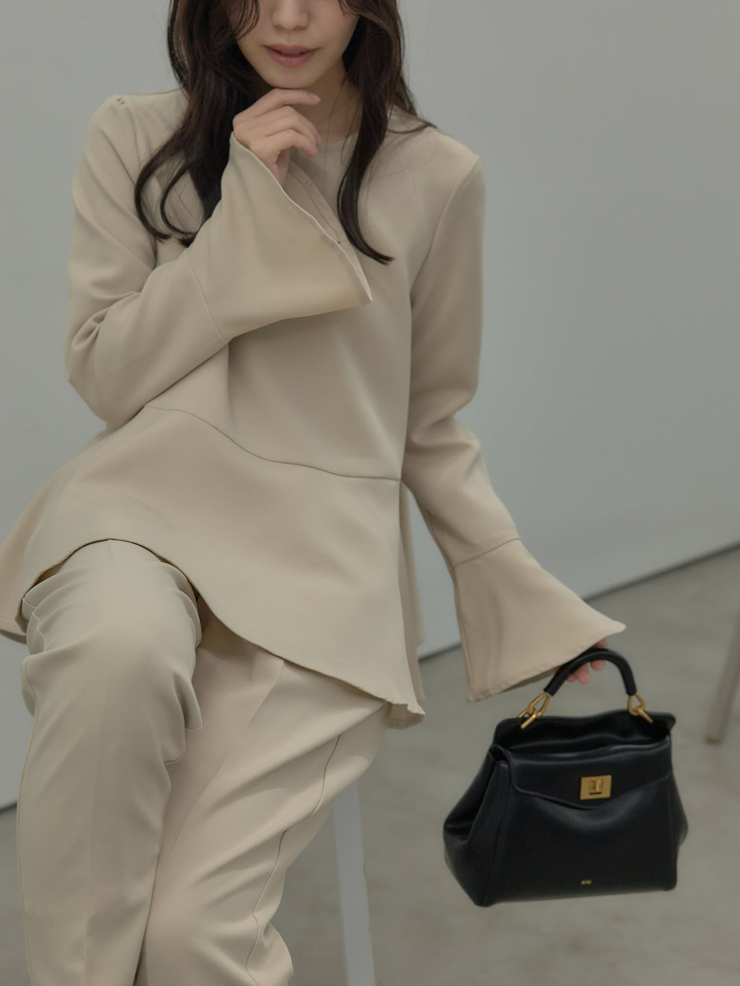 【SET】ラウンドネックベルスリーブペプラムブラウス+ハイウエストデザインパンツ(2set)