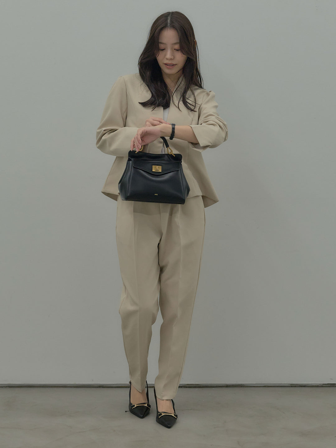 コントゥアフロントホックノーカラージャケット