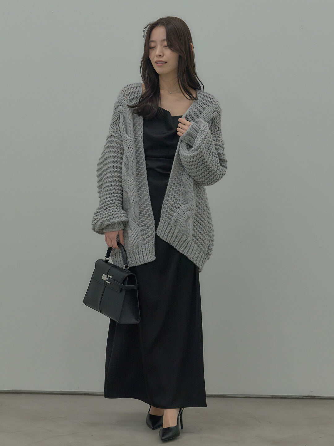 【SET】   ローゲージ編みニットカーディガン+【Essential】サテンドレープキャミワンピ(2set)