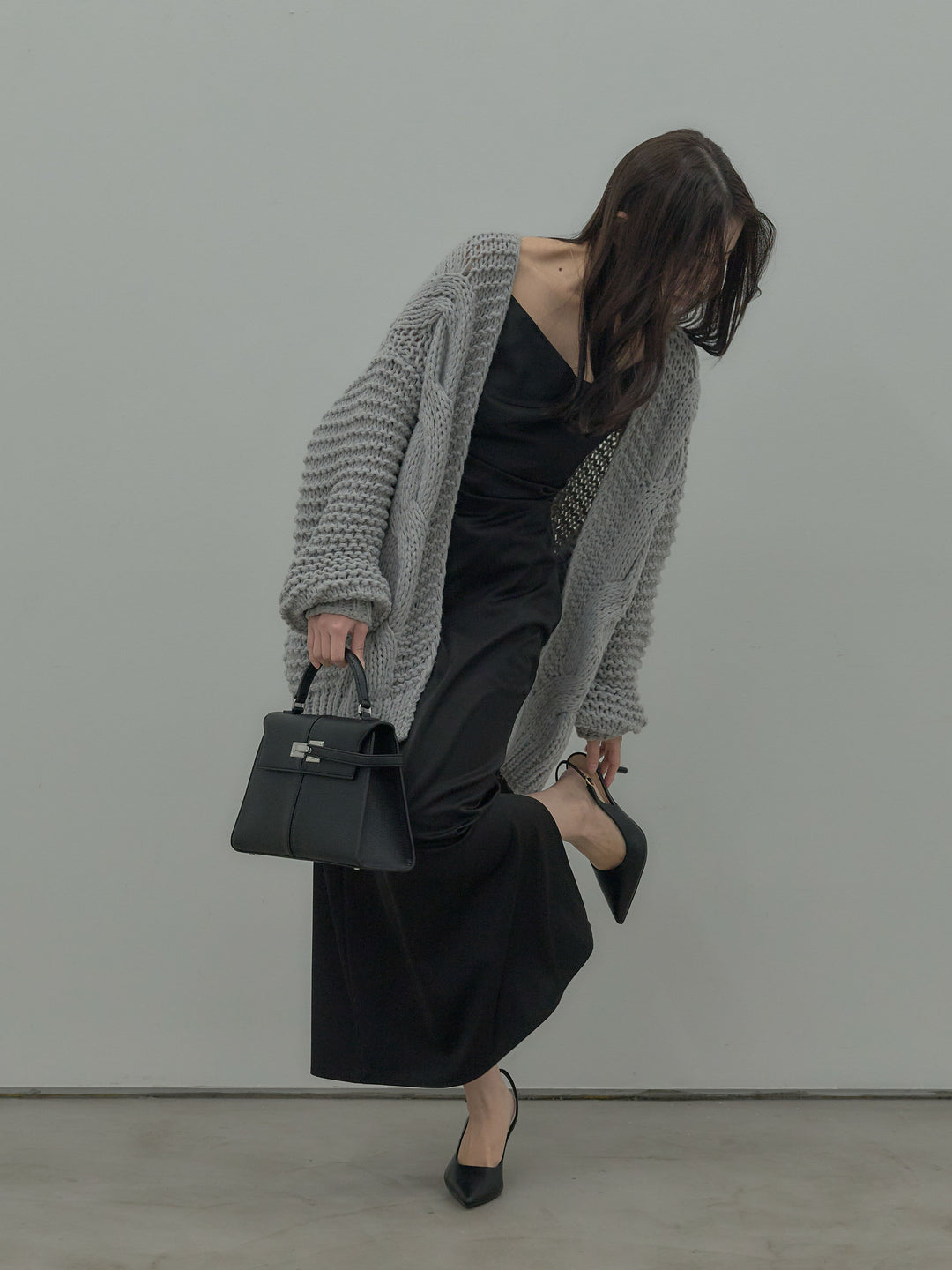 【SET】   ローゲージ編みニットカーディガン+【Essential】サテンドレープキャミワンピ(2set)