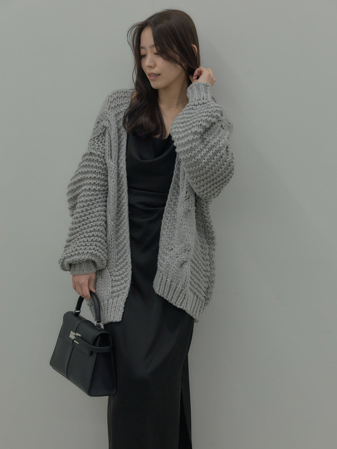 【SET】   ローゲージ編みニットカーディガン+【Essential】サテンドレープキャミワンピ(2set)