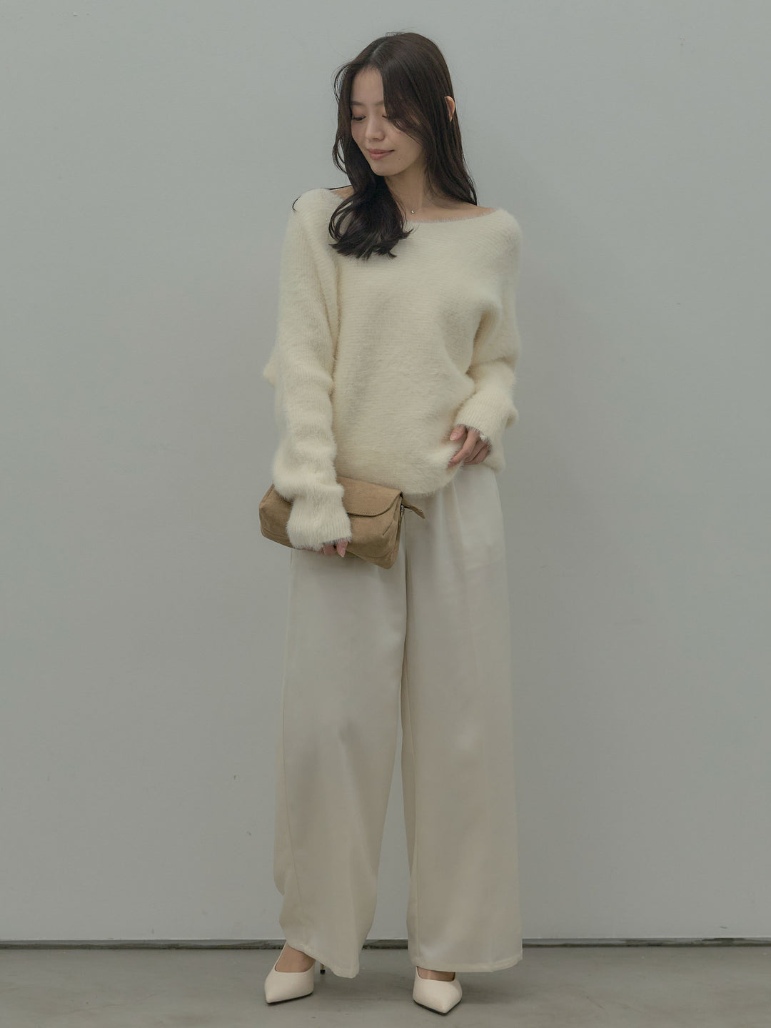 【SET】ラウンドネックシャギーニットトップス+【Essential】センタープレスサテンパンツ(2set)