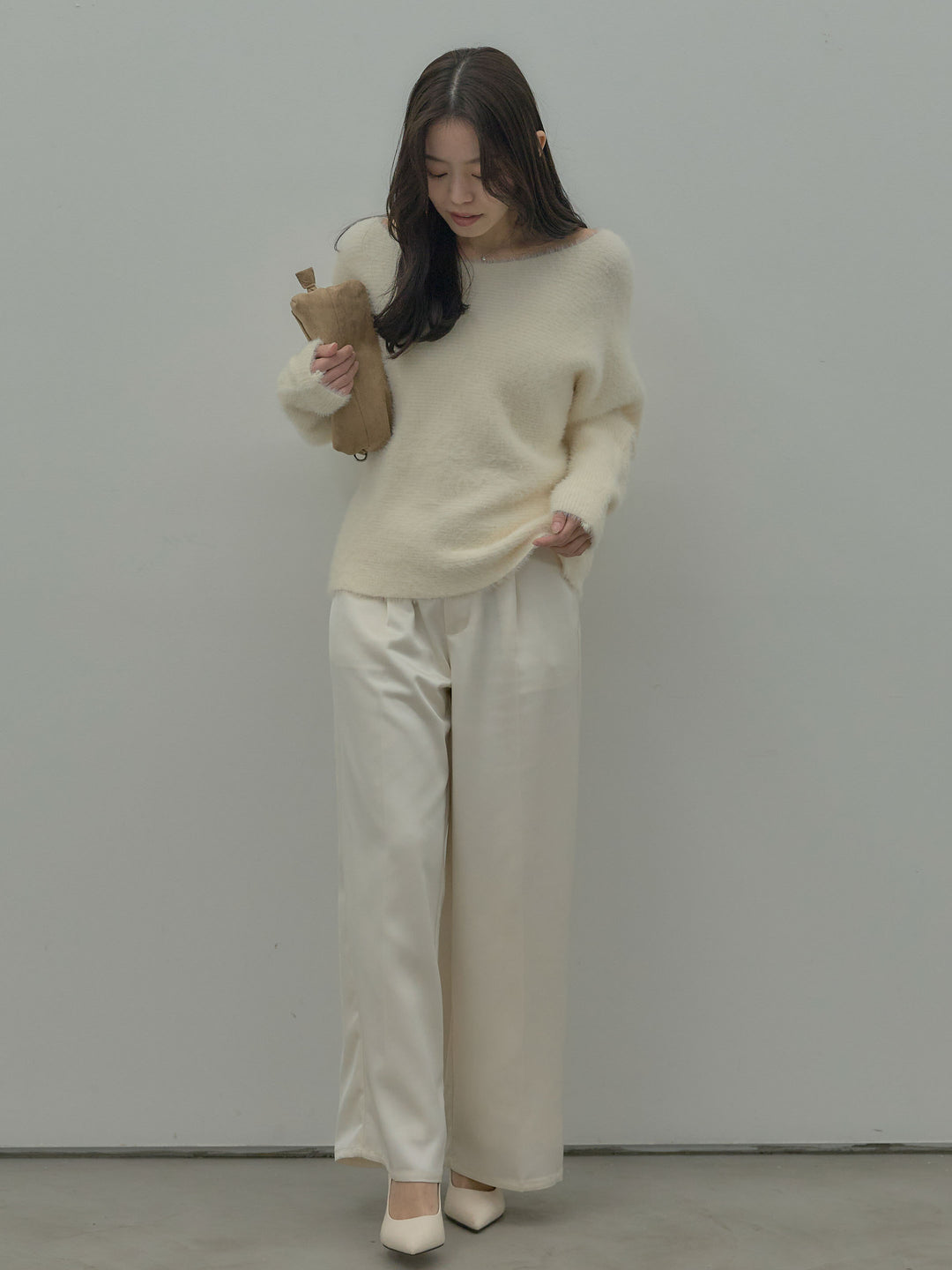 【SET】ラウンドネックシャギーニットトップス+【Essential】センタープレスサテンパンツ(2set)