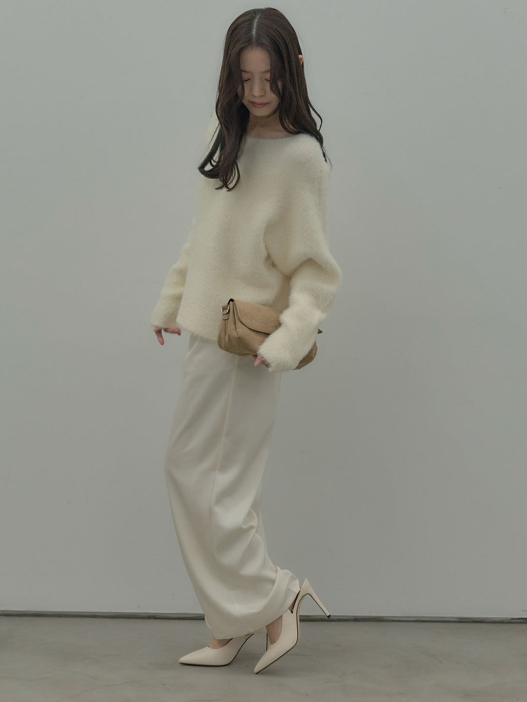 【SET】ラウンドネックシャギーニットトップス+【Essential】センタープレスサテンパンツ(2set)