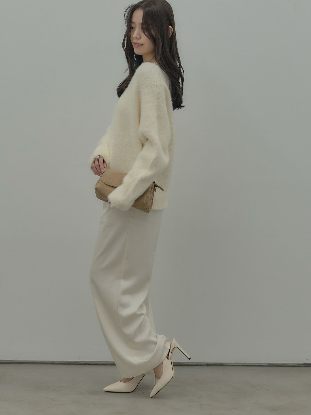 【SET】ラウンドネックシャギーニットトップス+【Essential】センタープレスサテンパンツ(2set)