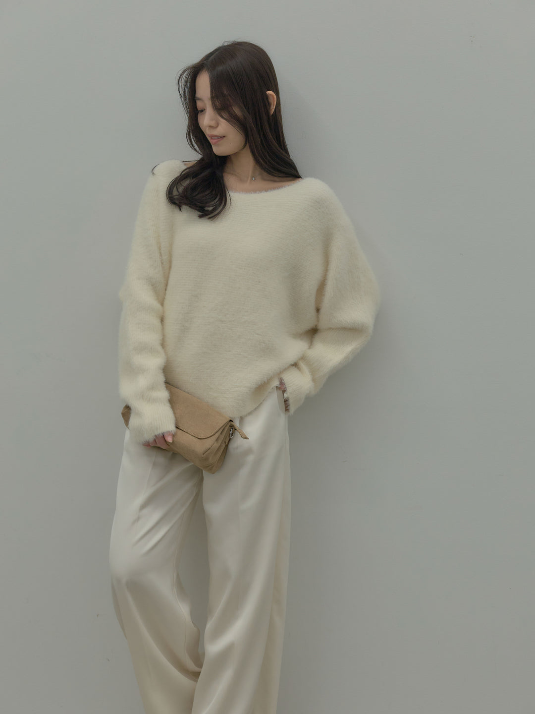 【SET】ラウンドネックシャギーニットトップス+【Essential】センタープレスサテンパンツ(2set)