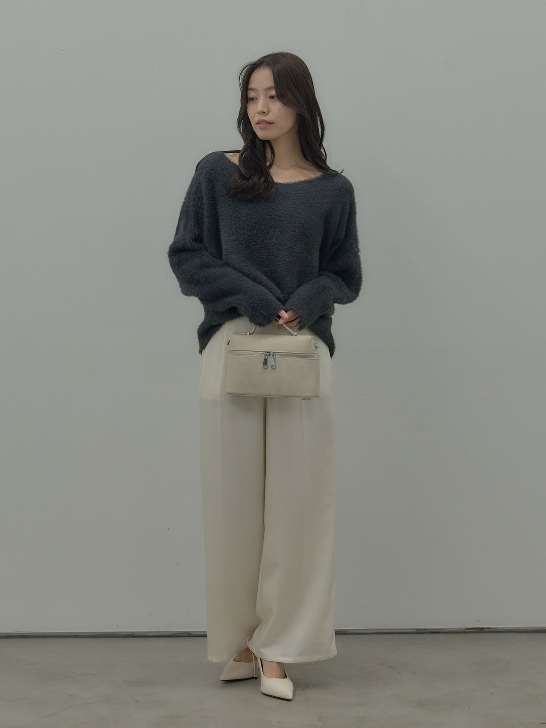 【SET】ラウンドネックシャギーニットトップス+【Essential】センタープレスサテンパンツ(2set)