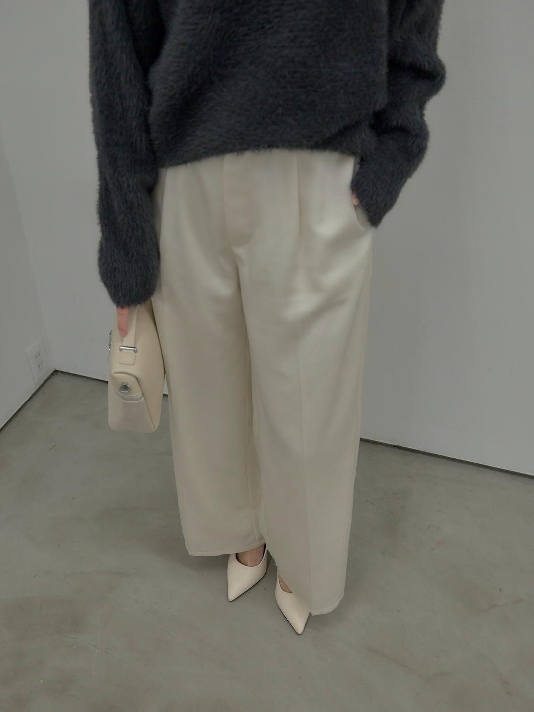 【Essential】センタープレスサテンパンツ