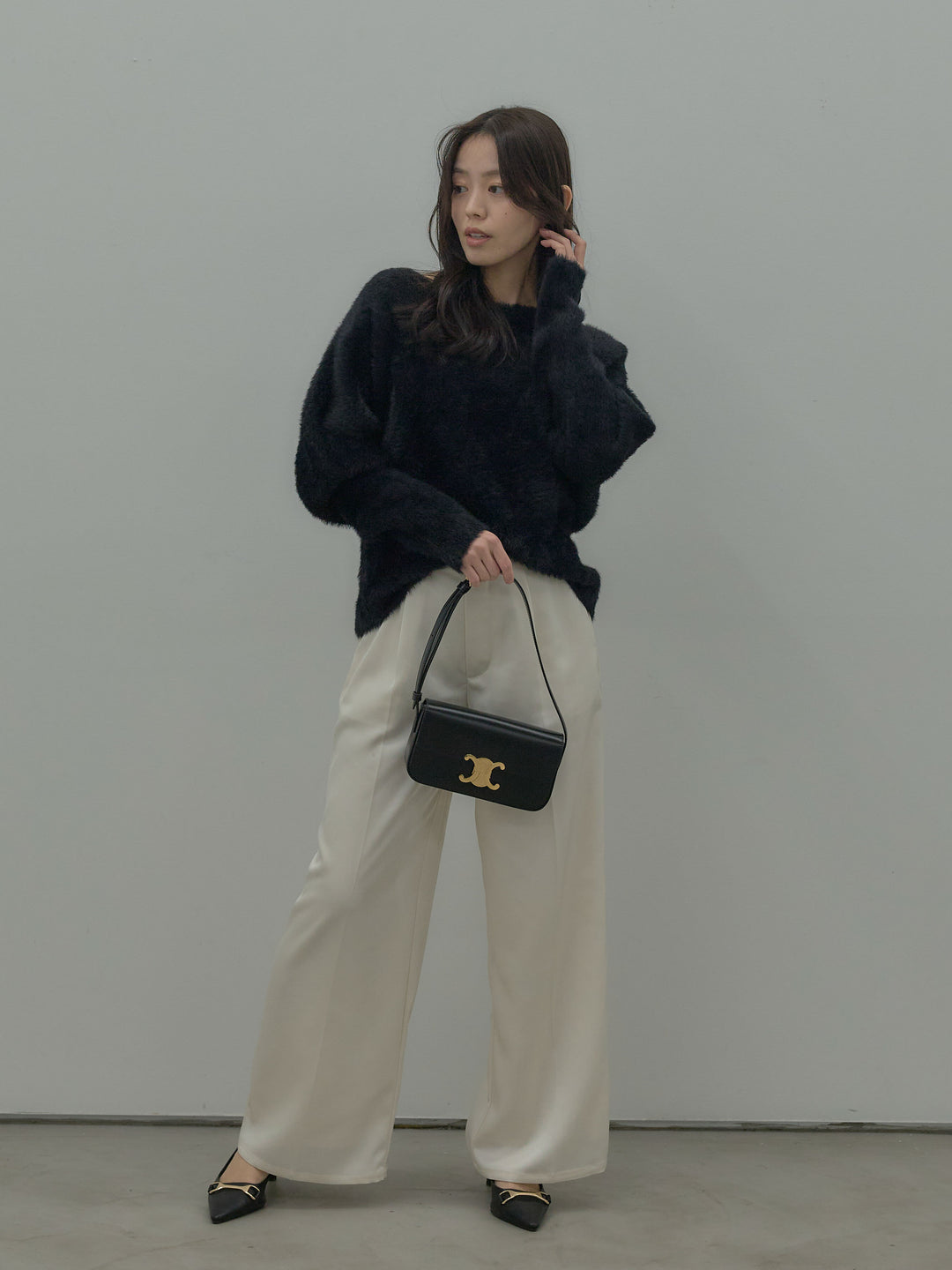 【SET】ラウンドネックシャギーニットトップス+【Essential】センタープレスサテンパンツ(2set)