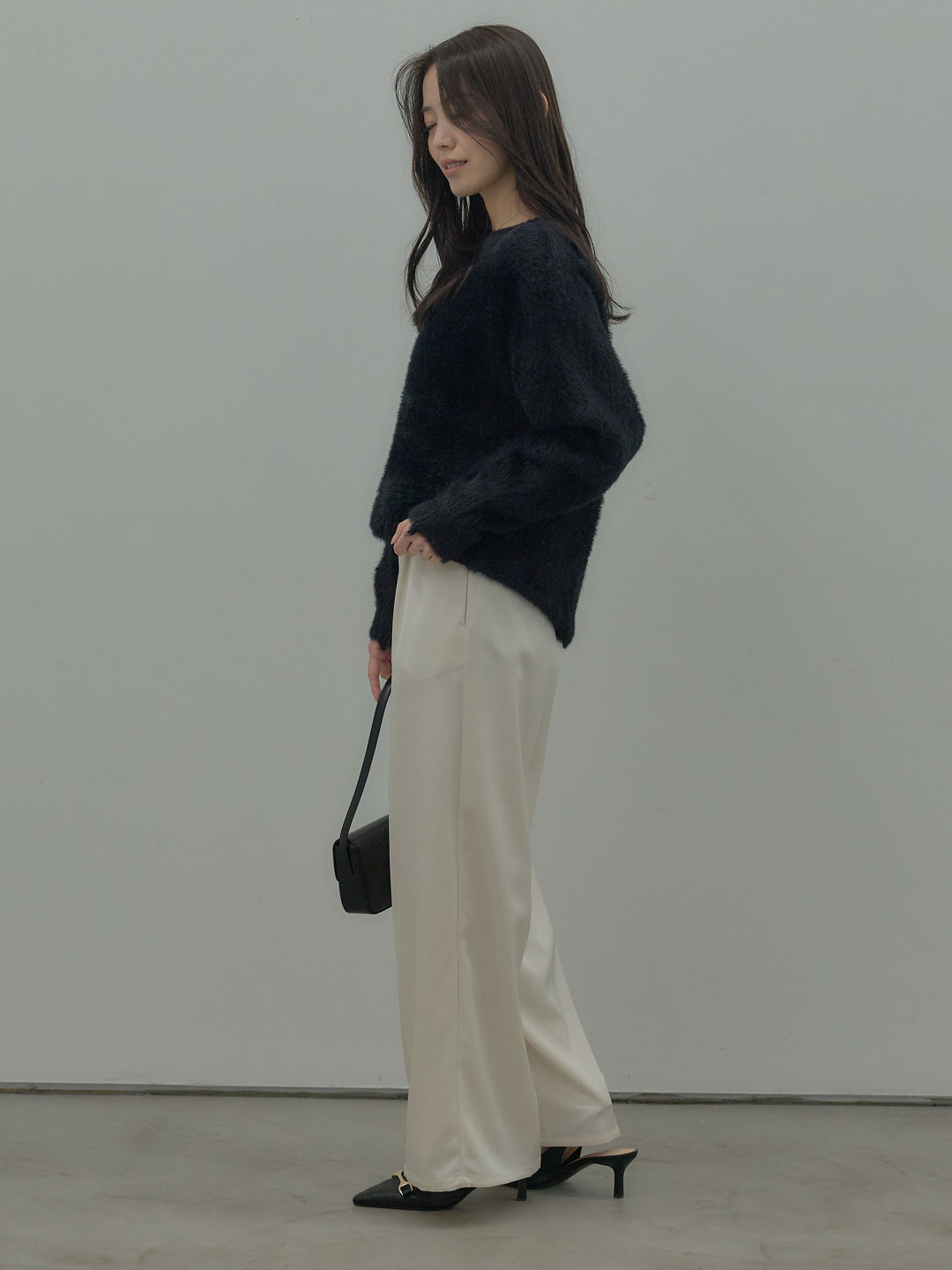 【SET】ラウンドネックシャギーニットトップス+【Essential】センタープレスサテンパンツ(2set)