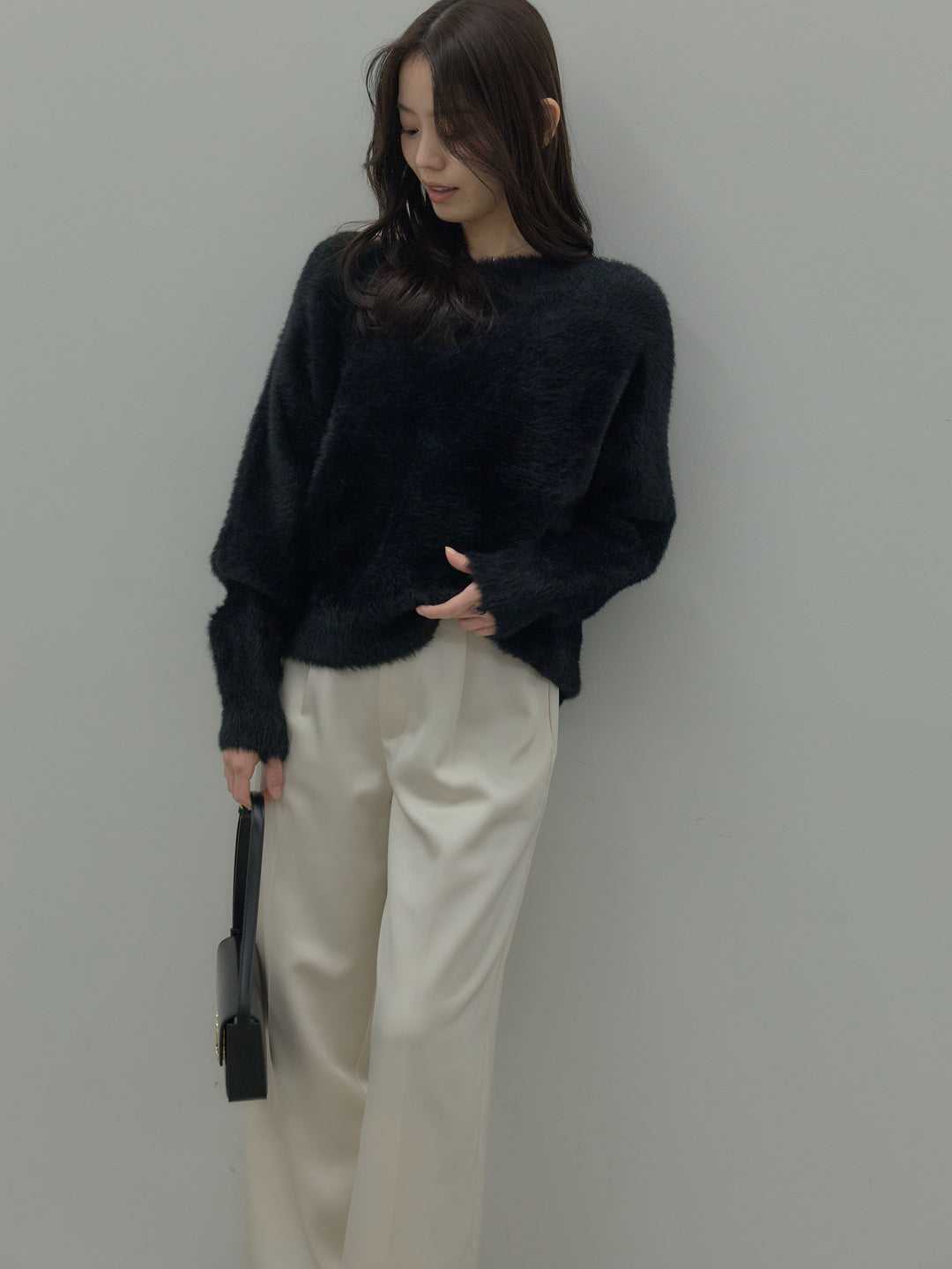 【SET】ラウンドネックシャギーニットトップス+【Essential】センタープレスサテンパンツ(2set)