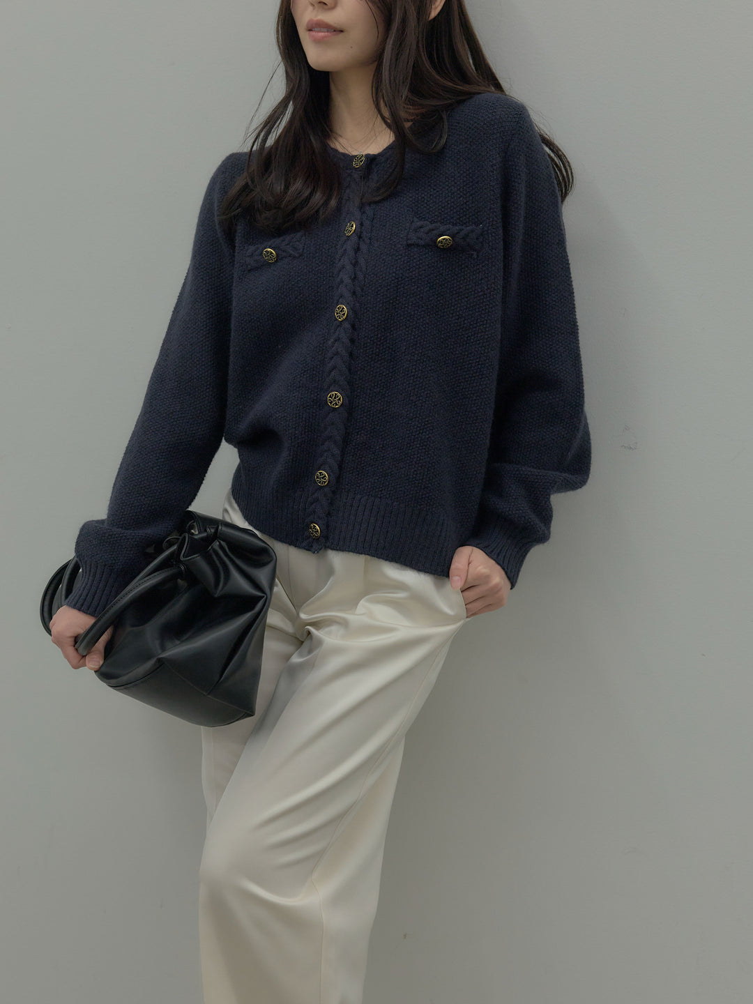 【SET】ゴールドボタンニットカーディガン+【Essential】センタープレスサテンパンツ(2set)