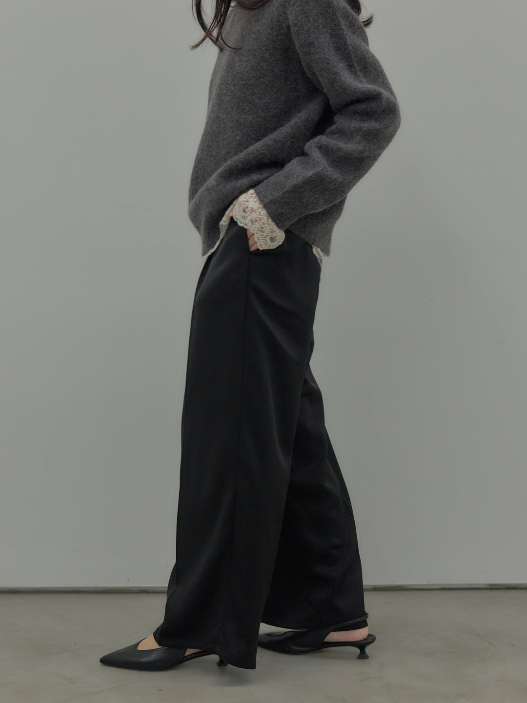 【Essential】センタープレスサテンパンツ